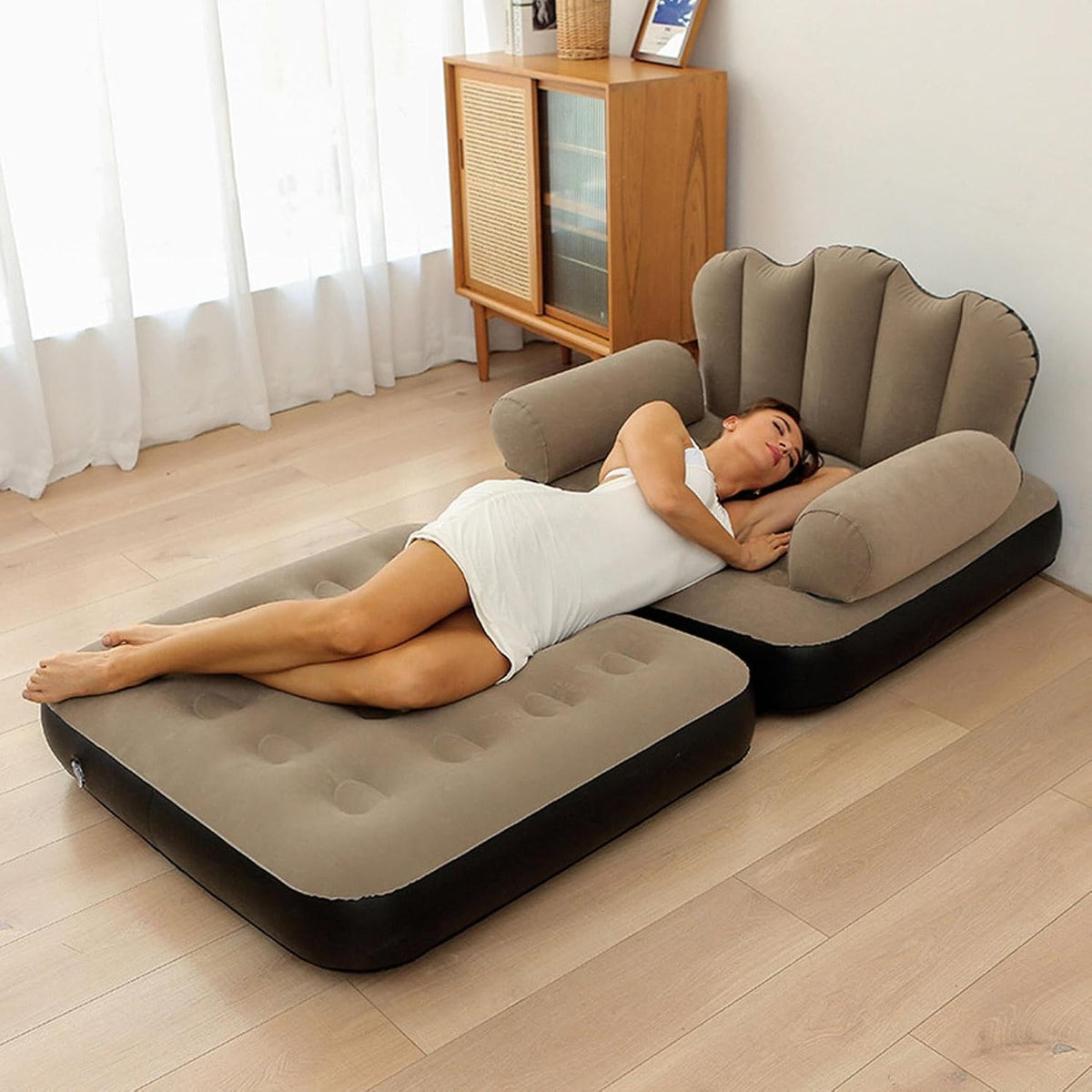 Sofá cama hinchable abierto como cama
